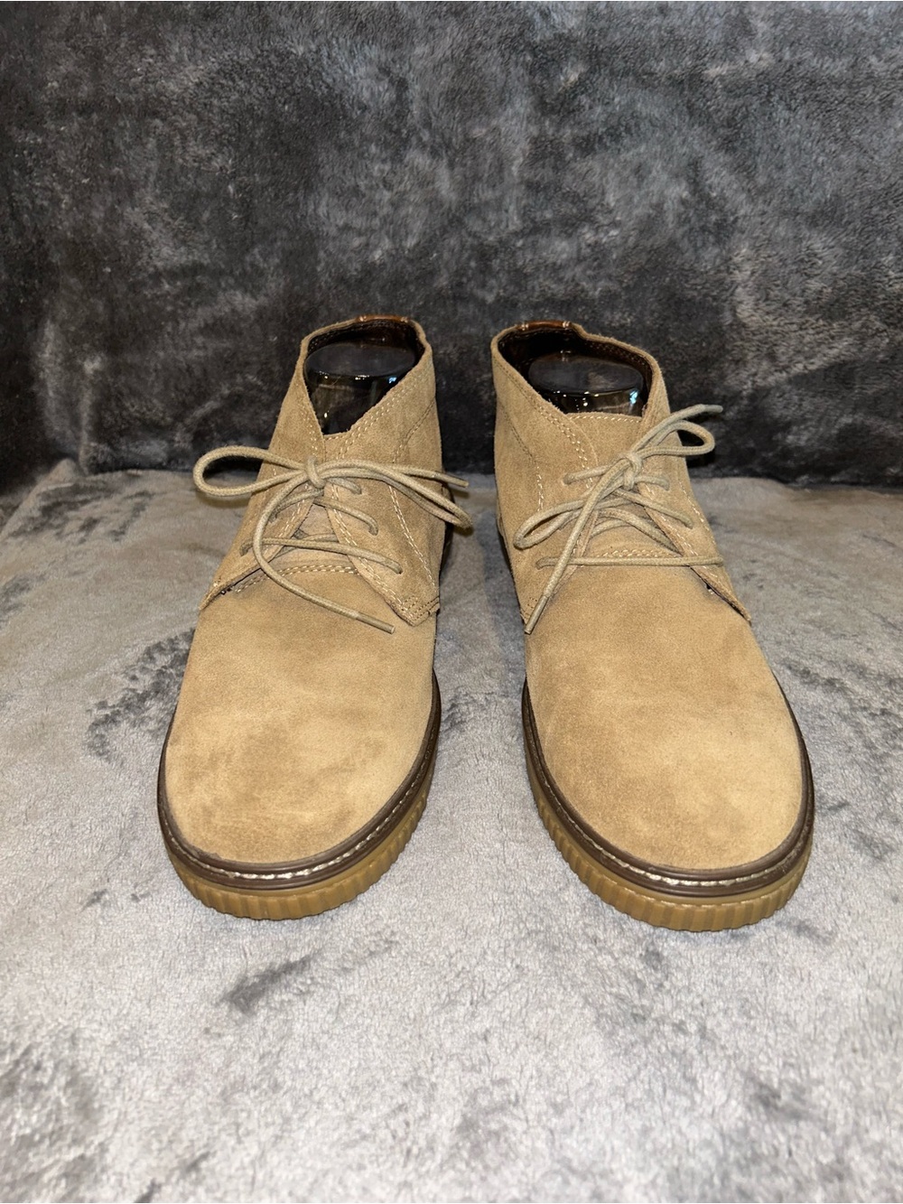 Johnston & Murphy Men's Wallace Suede Chukka Boots in Taupe size 8